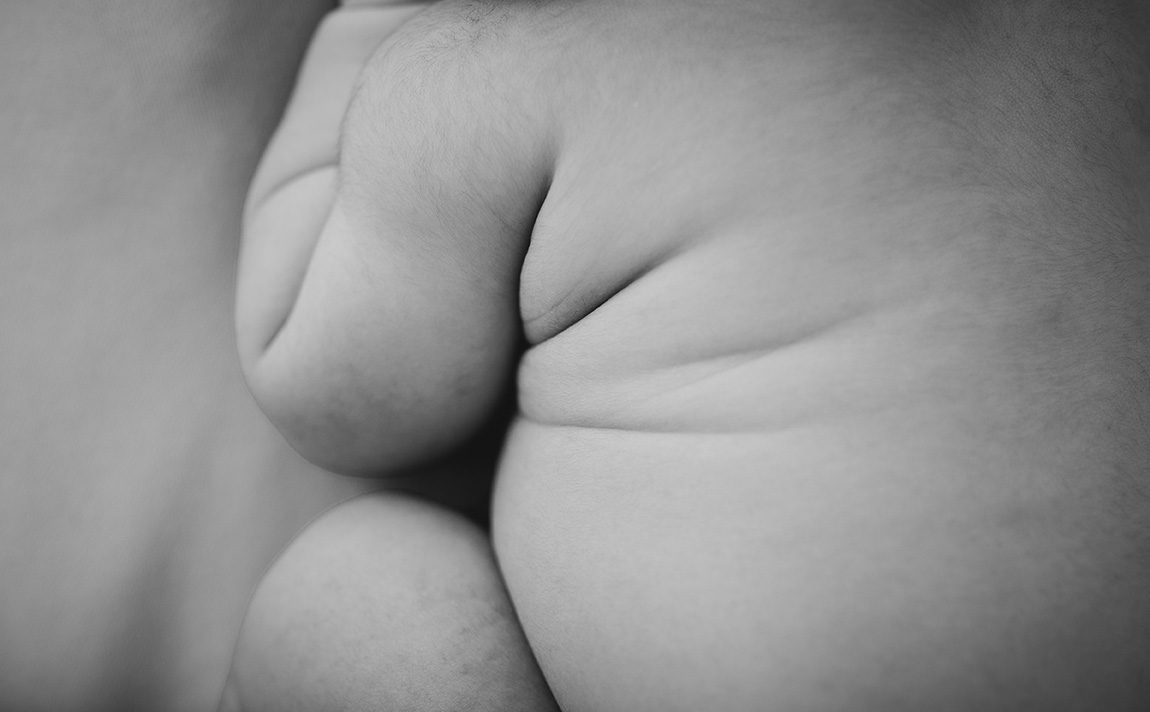 edmonton newborn photographer - macro of back