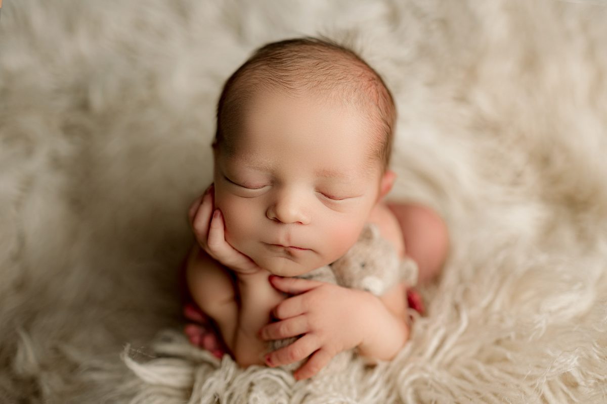 Edmonton Newborn And Maternity Photographer Edmonton Newborn Photographer Rayne Drop Photography 